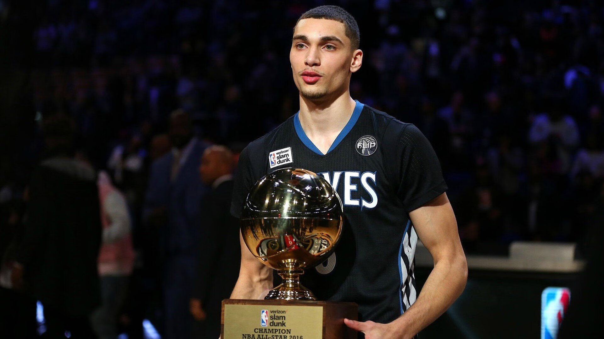 跨界狂想,梅西30分钟激战拜仁,塞维利亚造点,NBA常规赛后开拓者外线爆发